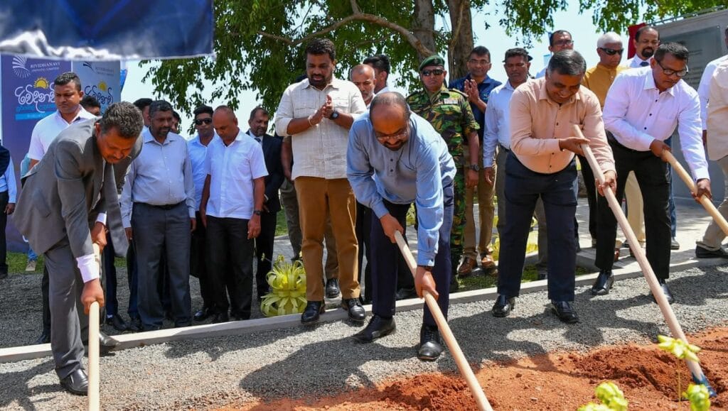 இலங்கை மிகப்பெரிய சூரிய மின் திட்டமான “ரிவிடனவி”-ஐத் தொடங்குகிறது.